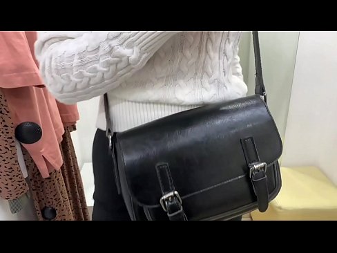 ❤️ Offentlig onani af ung kælling FeralBerry med en dildo i prøverummet ☑ Porn video at da.libporno.ru ️❤