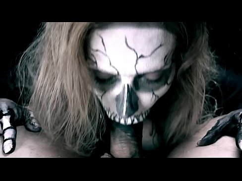 ❤️ Dæmonisk pige suger pik med sin sorte mund og sluger sperm. ☑ Porn video at da.libporno.ru ️❤